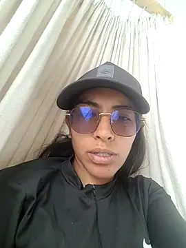 Snapshot of Naomi_Nyx chatting on 11/14/25, 02:38 Naomi Nyx online show from 11/14/25, 02:38