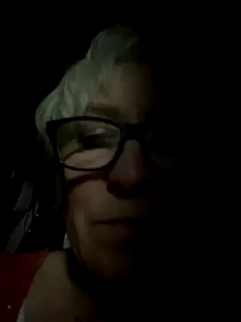 Snapshot of EvaaaSky chatting on 11/13/25, 07:13 EvaaaSky online show from 11/13/25, 07:13