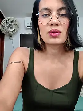 Mia saaenz online show from 11/17/25, 10:37