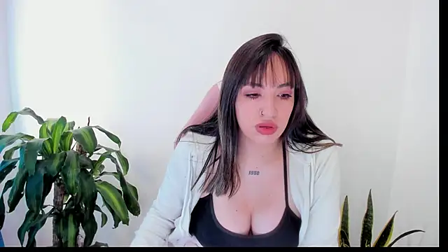 Snapshot of SOFIA_SWEETT22 chatting on 11/14/25, 05:00 SOFIA SWEETT22 online show from 11/14/25, 05:00