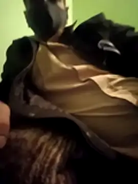 Snapshot of Komel00971 chatting on 12/02/25, 01:50 Komel00971 online show from 12/02/25, 01:50