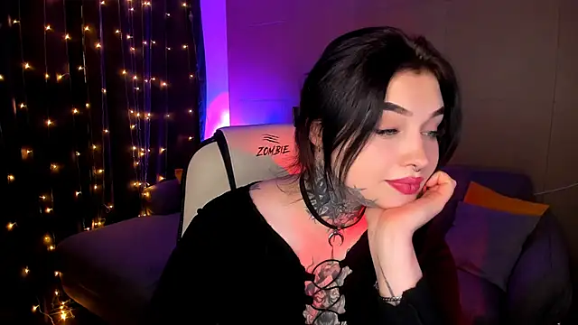 EmilyWoods  online show from 11/20/25, 08:14