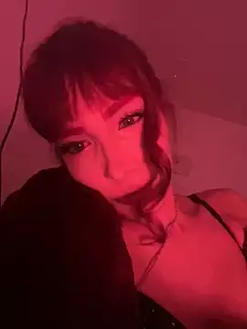 Snapshot of Blacktrinity chatting on 11/16/25, 10:37 Blacktrinity online show from 11/16/25, 10:37