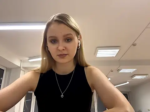 PaulitaSolow online show from 11/17/25, 05:41