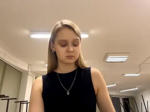 PaulitaSolow online show from 11/18/25, 03:05