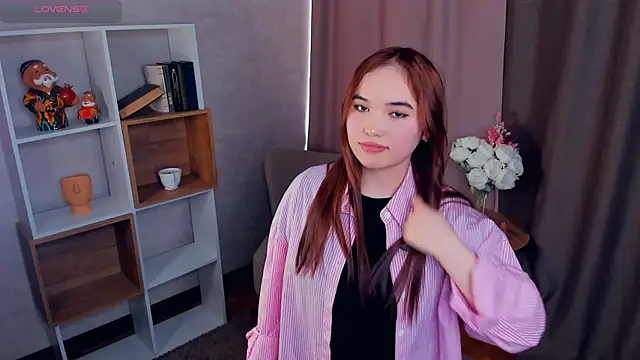 BetseyLaszlo online show from 11/18/25, 07:35