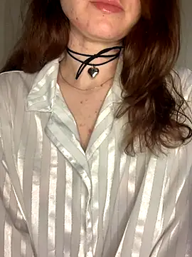 Snapshot of Alishiass399 chatting on 11/19/25, 12:32 Alishiass399 online show from 11/19/25, 12:32