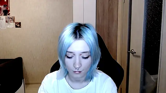 Snapshot of SophiaLur chatting on 11/17/25, 03:51 SophiaLur online show from 11/17/25, 03:51