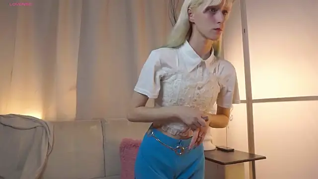 Snapshot of BeverlyWahoske chatting on 11/15/25, 06:59 BeverlyWahoske online show from 11/15/25, 06:59