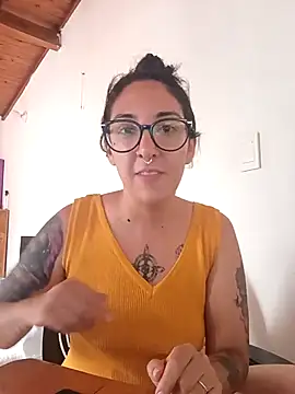 Snapshot of Melinerd chatting on 11/16/25, 04:45 Melinerd online show from 11/16/25, 04:45