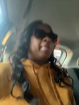 Snapshot of thicknessent chatting on 11/17/25, 10:15 thicknessent online show from 11/17/25, 10:15