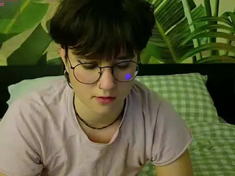 Snapshot of thebakedhippie chatting on 12/02/25, 11:11 thebakedhippie online show from 12/02/25, 11:11