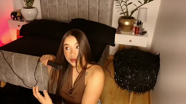 Snapshot of Lucy_Carson chatting on 11/16/25, 01:44 Lucy Carson online show from 11/16/25, 01:44