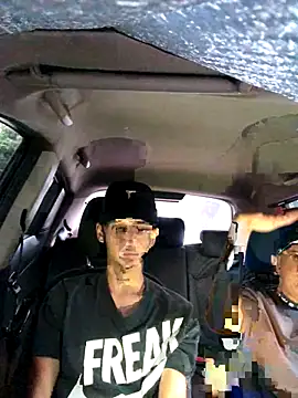 Snapshot of santiago24cmandmyfriend chatting on 11/20/25, 09:25 santiago24cmandmyfriend online show from 11/20/25, 09:25