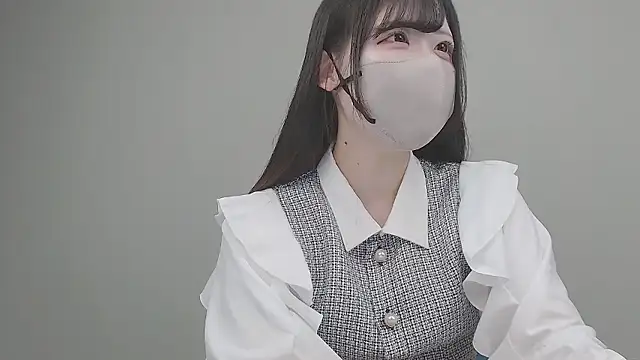 Snapshot of Hina_zzz chatting on 11/19/25, 06:02 Hina zzz online show from 11/19/25, 06:02