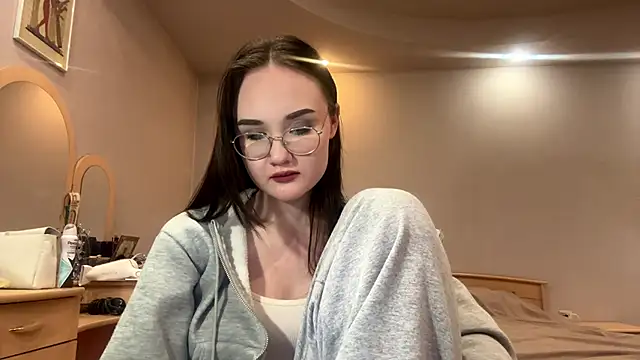 Snapshot of MidnightMelt chatting on 11/15/25, 04:25 MidnightMelt online show from 11/15/25, 04:25