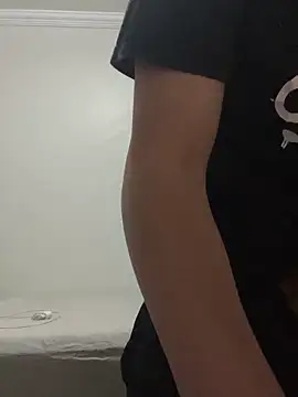 Snapshot of oIAcyber chatting on 11/17/25, 02:50 oIAcyber online show from 11/17/25, 02:50