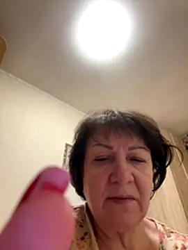 Snapshot of LittleBead522 chatting on 11/15/25, 07:21 LittleBead522 online show from 11/15/25, 07:21