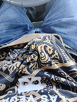 critter009 online show from 11/30/25, 04:33