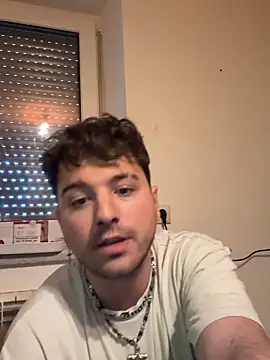 Snapshot of lukassmiile chatting on 11/18/25, 12:31 lukassmiile online show from 11/18/25, 12:31