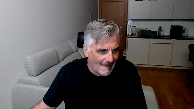 Buidapest online show from 11/17/25, 01:55