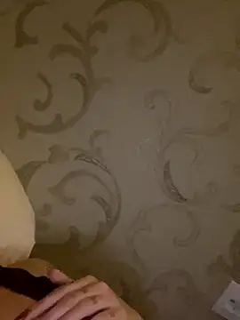 Snapshot of parla98 chatting on 11/16/25, 08:03 parla98 online show from 11/16/25, 08:03