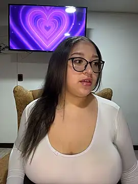 Whitneyy online show from 11/17/25, 03:34