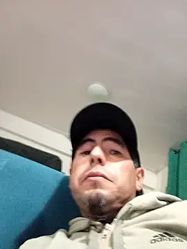 Snapshot of Marcelorastrero chatting on 11/17/25, 04:18 Marcelorastrero online show from 11/17/25, 04:18