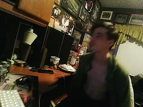 Snapshot of twentyistwenty chatting on 11/17/25, 05:46 twentyistwenty online show from 11/17/25, 05:46