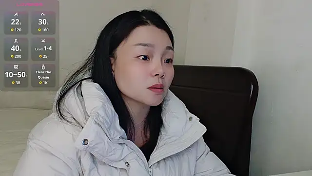 Snapshot of Aggie31 chatting on 11/18/25, 03:34 Aggie31 online show from 11/18/25, 03:34