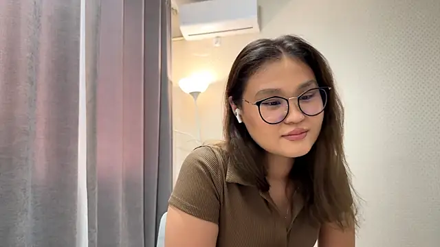 Snapshot of HoneyKitsu chatting on 11/20/25, 09:20 HoneyKitsu online show from 11/20/25, 09:20