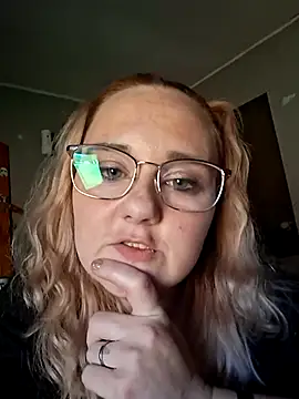 Snapshot of bridald1993 chatting on 11/17/25, 05:19 bridald1993 online show from 11/17/25, 05:19