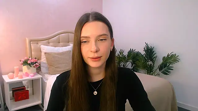 charming berry online show from 11/18/25, 10:09