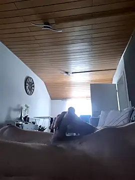 Snapshot of Tomus38 chatting on 11/24/25, 10:04 Tomus38 online show from 11/24/25, 10:04