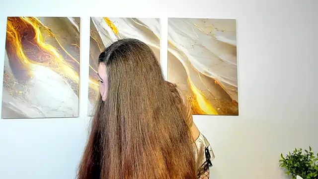 Snapshot of LiraRevery chatting on 11/25/25, 03:28 LiraRevery online show from 11/25/25, 03:28