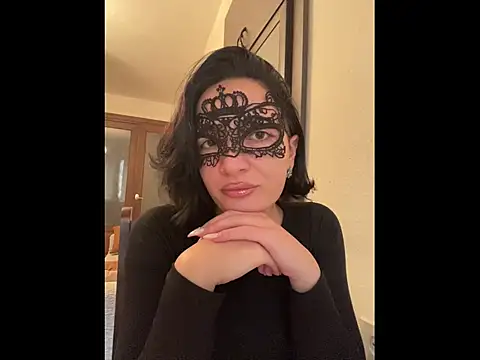 Snapshot of Pineapple chatting on 11/25/25, 11:54 Pineapple online show from 11/25/25, 11:54