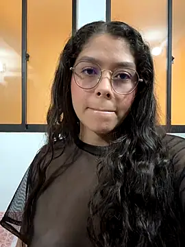 Snapshot of hannah__pavan chatting on 12/01/25, 05:51 hannah pavan online show from 12/01/25, 05:51