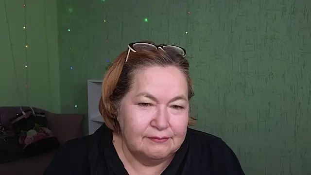 Snapshot of Nola_Nektar chatting on 11/19/25, 06:02 Nola Nektar online show from 11/19/25, 06:02