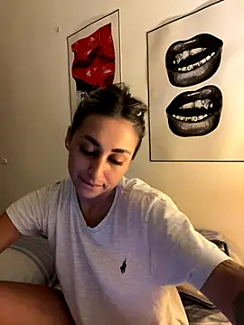 Snapshot of LouaneRls chatting on 11/25/25, 11:05 LouaneRls online show from 11/25/25, 11:05