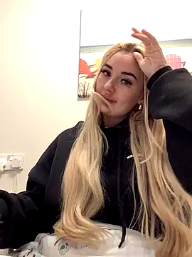 Snapshot of hby890x chatting on 11/21/25, 09:02 hby890x online show from 11/21/25, 09:02