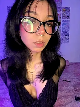 Snapshot of Valen-Foxx1 chatting on 11/23/25, 05:07 Valen-Foxx1 online show from 11/23/25, 05:07