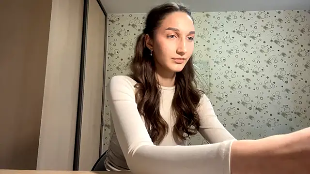 Snapshot of LeighannMallinak chatting on 11/24/25, 12:27 LeighannMallinak online show from 11/24/25, 12:27