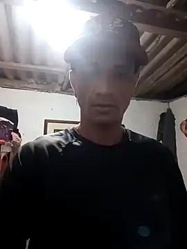 Carloszm20cm-33 online show from 11/25/25, 01:38