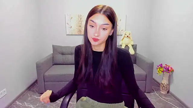 Julia Laurents online show from 11/25/25, 08:14