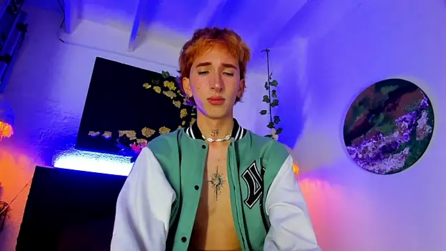 Snapshot of Shadow_claw chatting on 11/20/25, 07:57 Shadow claw online show from 11/20/25, 07:57