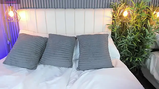 Snapshot of JulianaCord_ chatting on 11/26/25, 06:03 JulianaCord online show from 11/26/25, 06:03