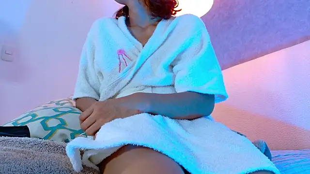 lanna w online show from 12/04/25, 10:29