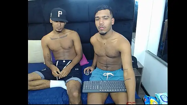 Snapshot of Straight_latinX chatting on 11/22/25, 03:05 Straight latinX online show from 11/22/25, 03:05