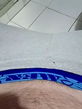 Snapshot of ddrr103 chatting on 11/21/25, 01:48 ddrr103 online show from 11/21/25, 01:48