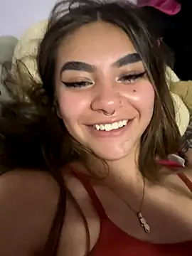 Snapshot of Yunaraa chatting on 11/26/25, 03:29 Yunaraa online show from 11/26/25, 03:29